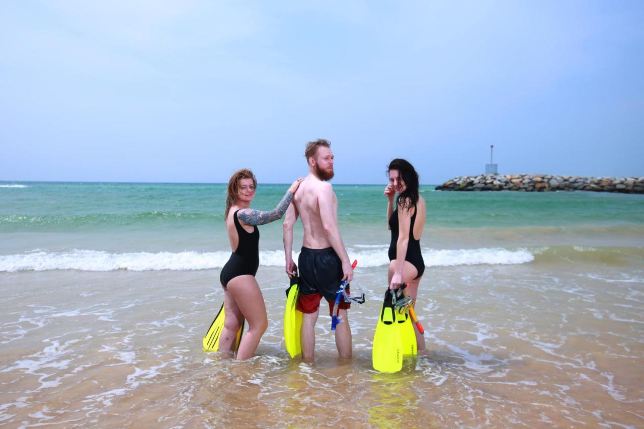 Bluefin Adventure And Deep Sea Fishing Hostel Hikkaduwa Buitenkant foto